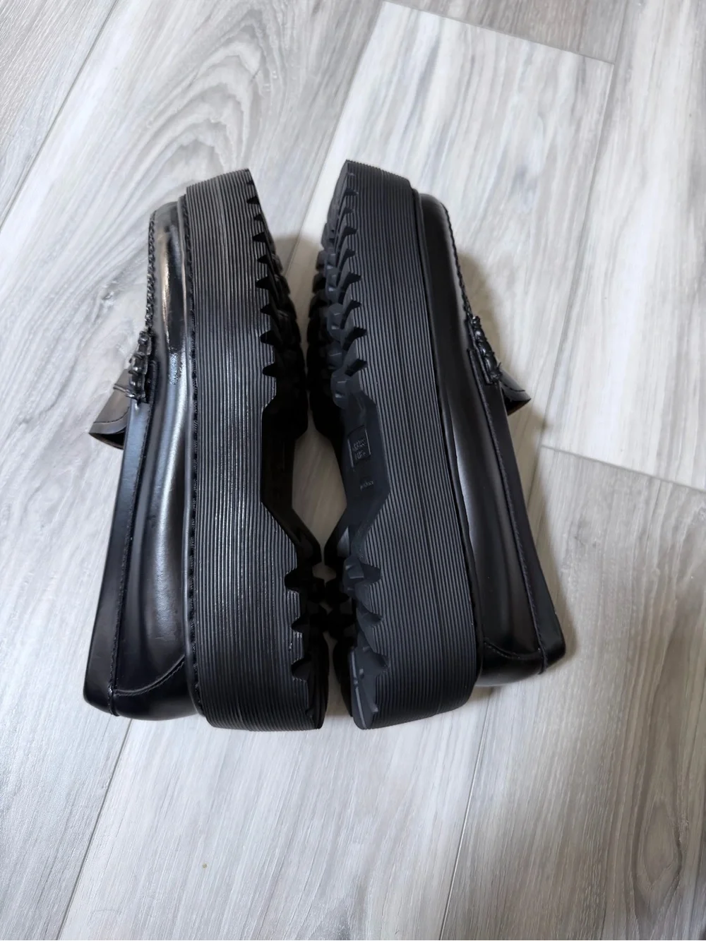 G.H. Bass Weejuns Lug Sole Penny Loafers Size 9
